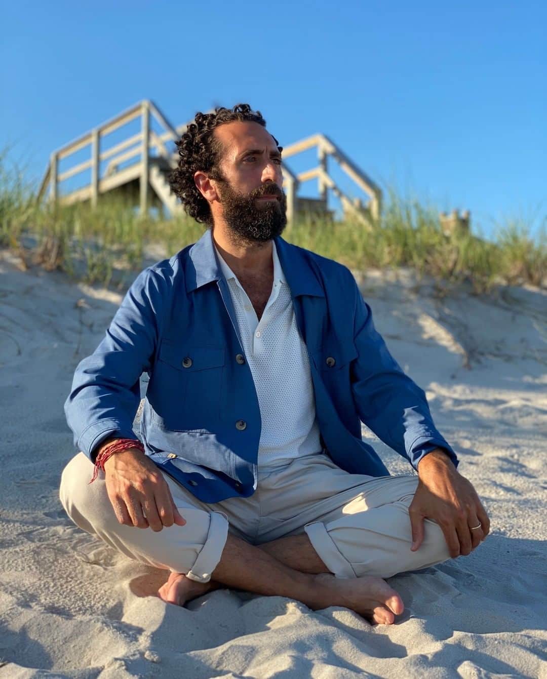 カナーリのインスタグラム：「Mario Milana wears a #CanaliSS20 look for a summer breezy day at the beach. #Canali1934 #SummerMemories #menswear #menstyle」