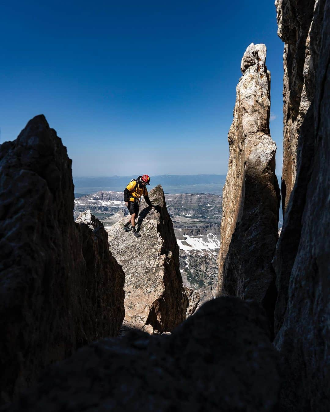 ジミー・チンさんのインスタグラム写真 - (ジミー・チンInstagram)「Nothing like a fine day w friends in the alpine to make the world feel right again. Awesome adventure w @malikthamartian @conrad_anker @adreadedclimber @bookofsamuel.   Thank you Conrad for bringing us all together. 🙏🏼  Photo 1 by @bookofsamuel」7月30日 1時31分 - jimmychin