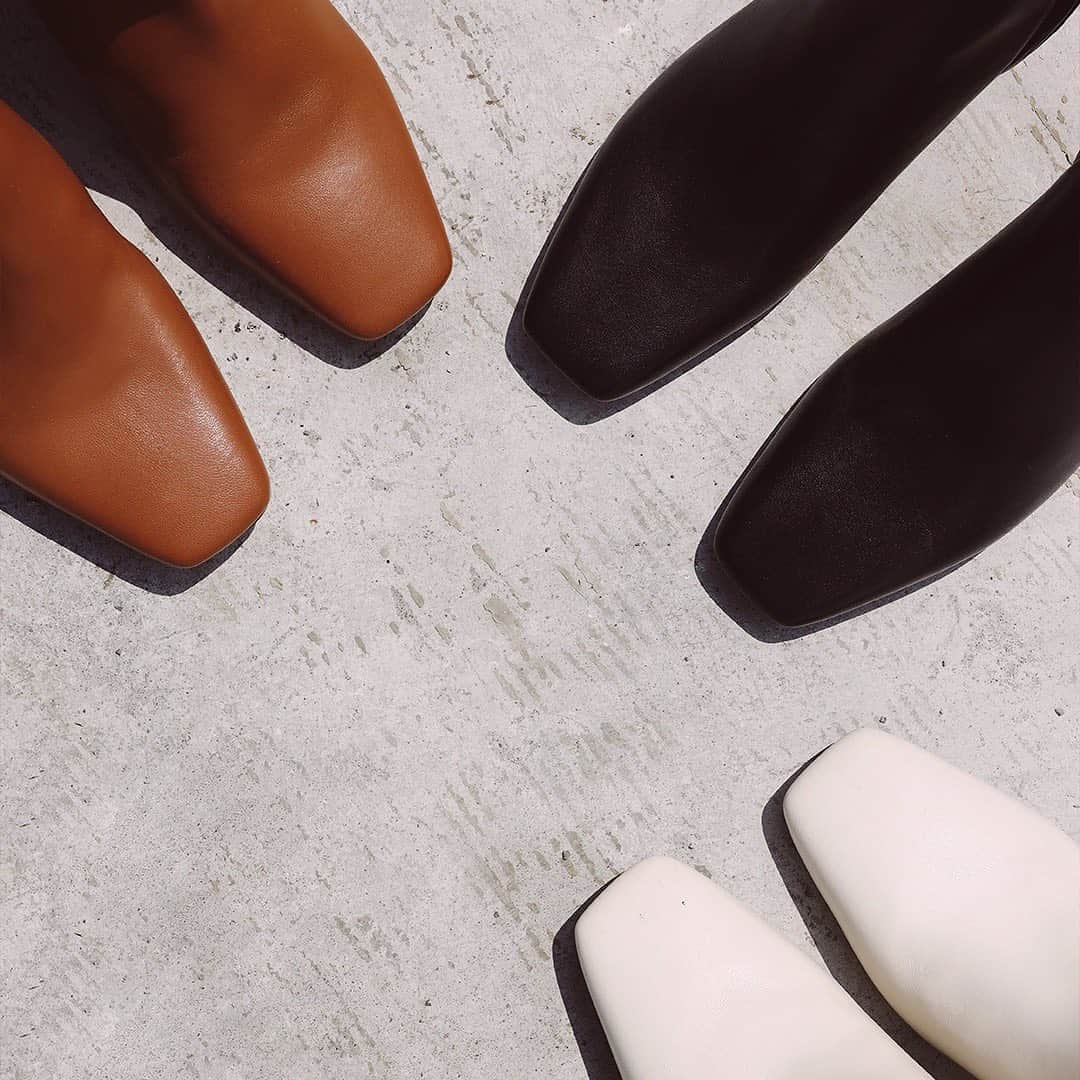 サムエデルマンのインスタグラム：「THE TREND: SQUARE TOE.  FORCES OF NATURE, our pre-Fall 2020 collection.  Inspired by the essential elements of Earth, Air, Fire and Water. Fashion is our fifth element, core to our brand this season.  Available July 31.  Coming soon to Samedelman.com #SamEdelman #FORCESOFNATURE #PreFall2020」