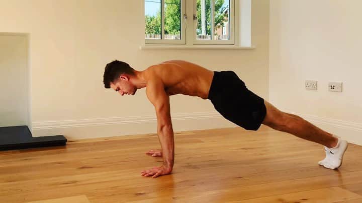 マックス・ウィットロックのインスタグラム：「‪A great mid body workout!‬ . ‪Try 1 rep of each exercise, build up to 5 reps of each, then back down to 1 rep 💪‬  ‪Who can do it?‬  @myproteinuk @adidaslondon ‬」