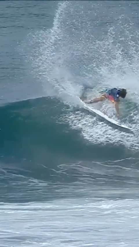 ミシェル・ボレーズのインスタグラム：「I remember going to surf the first CT at keramas a few years back . I looked inside my board room and I saw an old « new » board that was hanging there for a year already . I decided to give it a go during the free surf one day when I got to Bali . I did not know what to expect . To tell you the truth , I did not reAlly like the shape of it . It’s simply not what I daily ride ! As soon as I stood up on it , I could feel the reaction of the board was insane .It actually could hold my lines in small pockets.The name of the model is called «The gamma ».  Now that’s all I ride when the surf is fun ! 😁😁😁 Thank you @firewiresurfboards  for giving me the best boards ! @wsl」