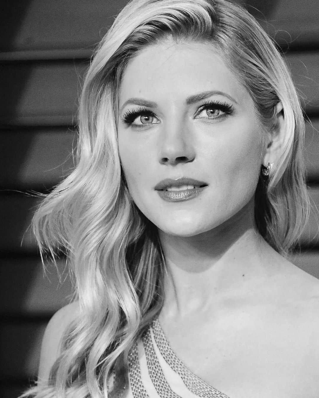 キャサリン・ウィニックのインスタグラム：「#challengeaccepted. To all my women warriors out there, I challenge you to post a black & white photo for yourself, write “challenge accepted”, mention me, and pass on the message for women to empower one another.   We should take care of each other.  We are beautiful the way we are.  Let’s flood our feeds with images of women! #womensupportingwomen #turkishwomen ✨」
