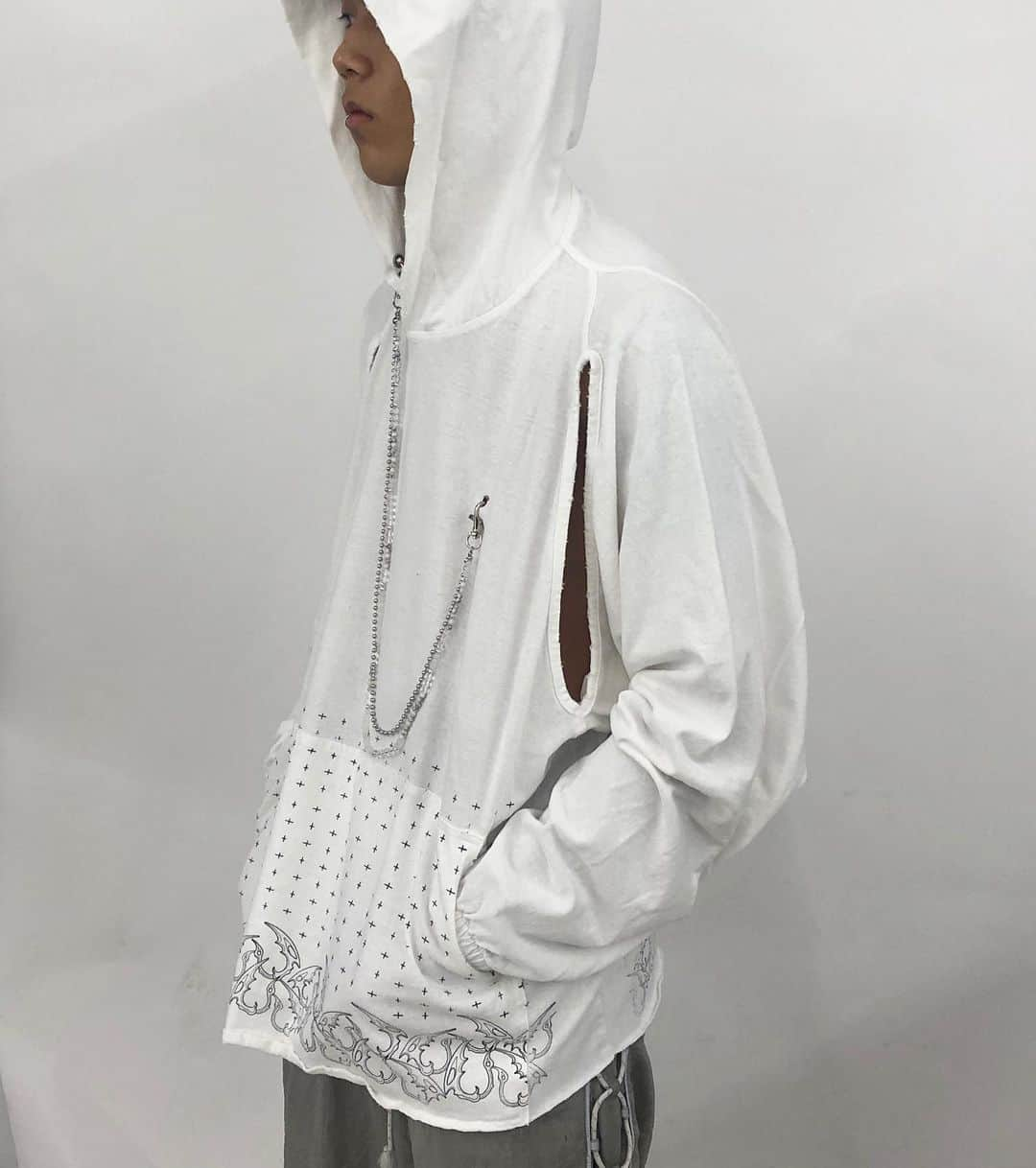 HYEIN SEOさんのインスタグラム写真 - (HYEIN SEOInstagram)「Chained Hoodie WWW.HYEINSEO.COM」7月29日 17時19分 - hyeinantwerp