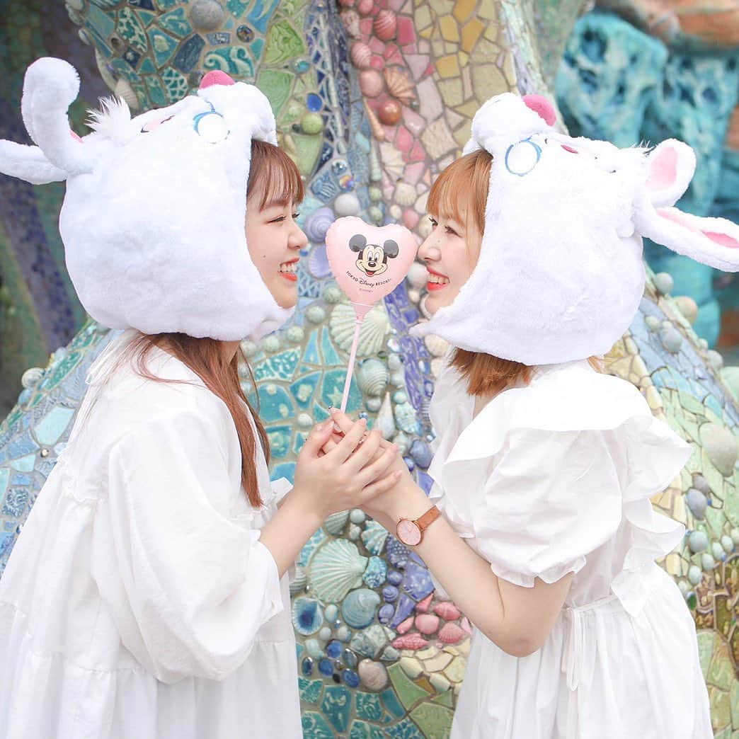 中村真凜さんのインスタグラム写真 中村真凜instagram 𝚝𝚠𝚒𝚗𝚜 Love Shokora と めっちゃ可愛く撮影してもらったよ 何枚目が好き Disney Disneysea Whiterabbit 白ウサギ 白ウサギコーデ 白うさぎ 白うさぎコーデ ホワイトコーデ