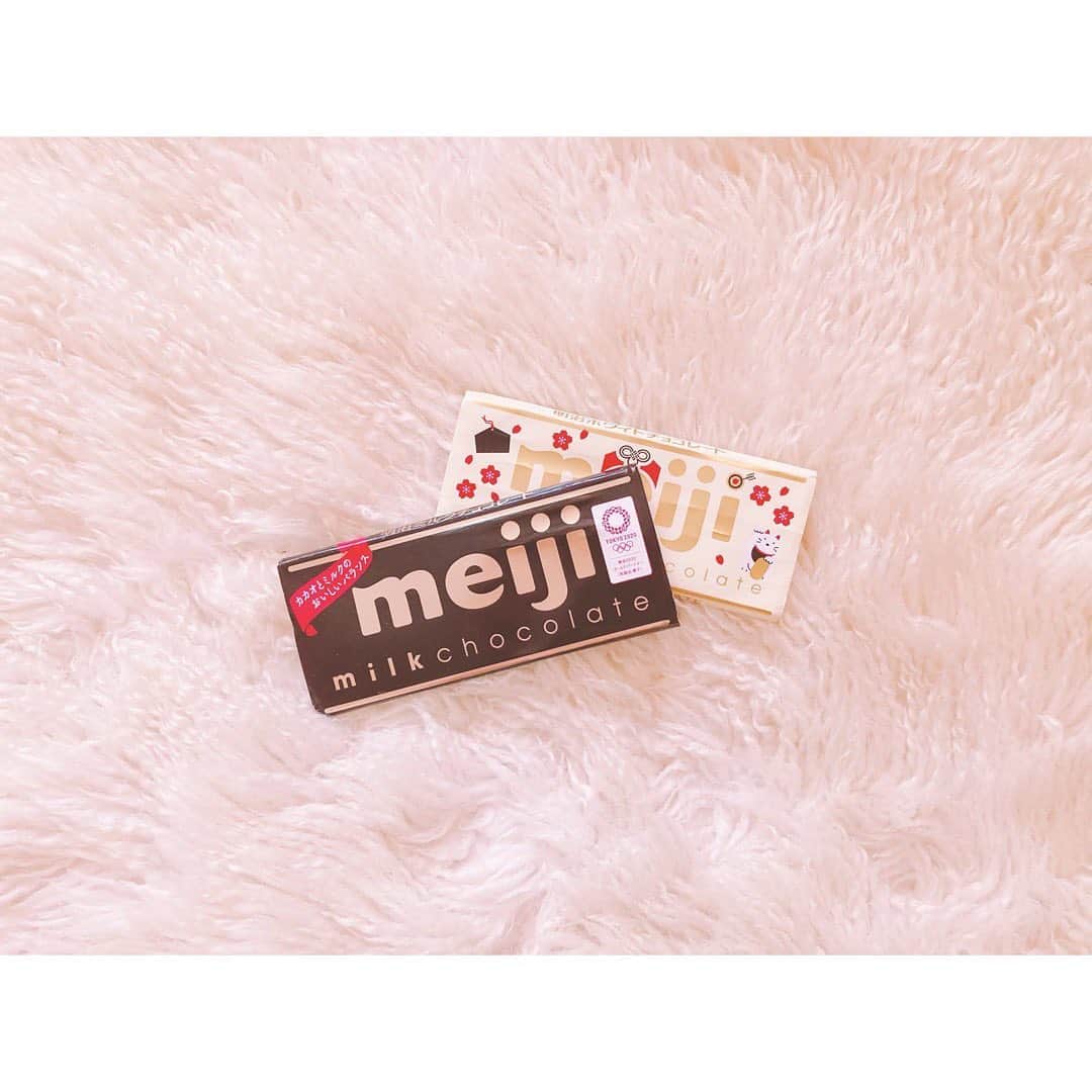 宮本笑里さんのインスタグラム写真 - (宮本笑里Instagram)「#明治 #ミルクチョコレート  まろやかでカカオとのバランスも素晴らしい。安定している、これぞミルクチョコレート🍫✨  ホワイトチョコも、ミルキーで優しい甘さが広がる。 ミルク感しっかり味わえるけれど、くどくなくて後味さっぱりめ。 止まらなくなるやつです。  #chocolate #チョコレート #チョコスタグラム #チョコレート好きな人と繋がりたい  #ホワイトチョコレート」7月29日 17時40分 - emirimiyamoto