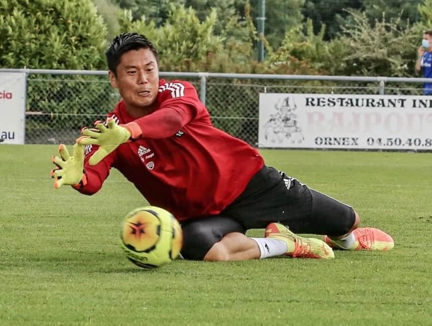 のインスタグラム：「Fin de stage à Evian.   昨日で10日間のキャンプが終了。 ヨーロッパに来てから、 最初の最初からプレシーズンをするのは初めてかも。  キャンプ地のEvianは本当にいい環境で、かなり充実したキャンプができました。  毎日の散歩も最高だったな〜。  #training#camp#evian#france #fin」