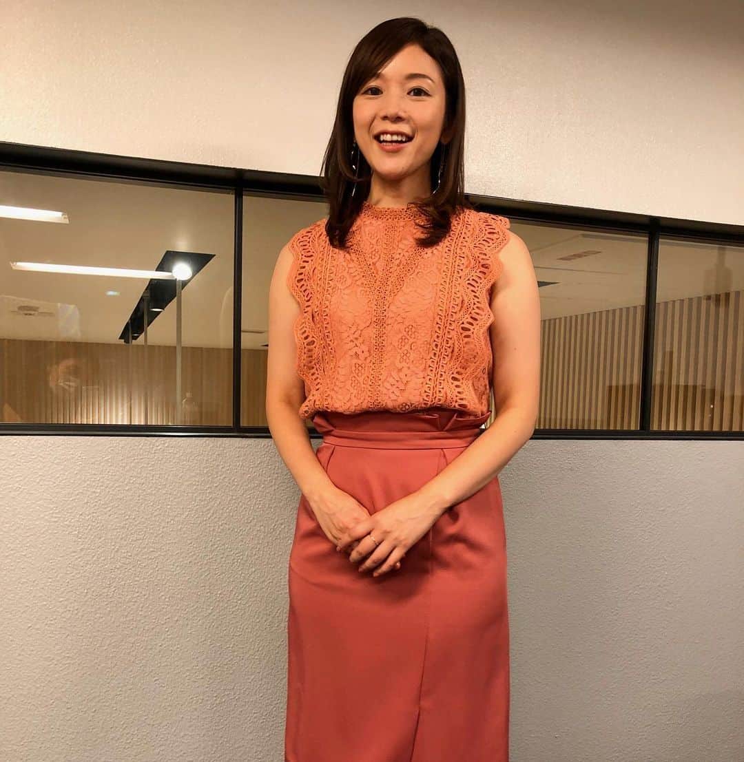 のインスタグラム：「スタイリストさんとメイクさんと、思いっきりワイワイできる月イチの息抜き(仕事だけど😹)  今日もよく笑った現場でした🤤  #世界は今 #JETOR #globaleye」