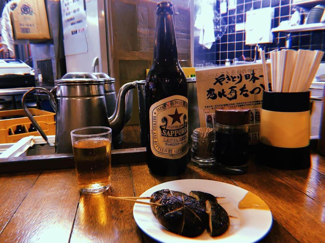 蔵下穂波さんのインスタグラム写真 - (蔵下穂波Instagram)「レトロ！これぞ日本！て感じ！笑  #焼き鳥屋#恵比寿 #おいしい#3150 #飲み屋#昭和レトロ #술집추천#도쿄맛집  #肝心の焼き鳥の写真撮り忘れた #いつの日かの写真  追伸、焼き鳥にハマり過ぎてそろそろ鳥になりそうです。」7月29日 17時48分 - honami_kurashita