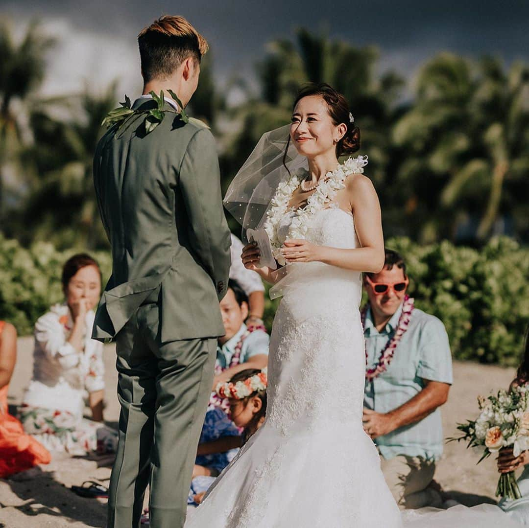 レイチェル・チャンさんのインスタグラム写真 - (レイチェル・チャンInstagram)「Last year, today.... Thanks to my family in Hawaii and Japan, bridesmaids who made our special day even more special.  去年の今日はハワイ島で家族とブライズメイド達だけの小さな結婚式をクキオビーチで挙げました。ハワイ島に住む姉家族にウエディングコーディネーターさん顔負けのレイ作りからレセプションパーティの演出など細やかなサポートをしてもらいました🌺また家族や大切な人に会いに自由に旅が出来るような状況になりますように…🌈 #anniversary #bigislandhawaii #wedding #記念日」7月29日 17時49分 - rachelchanjpn