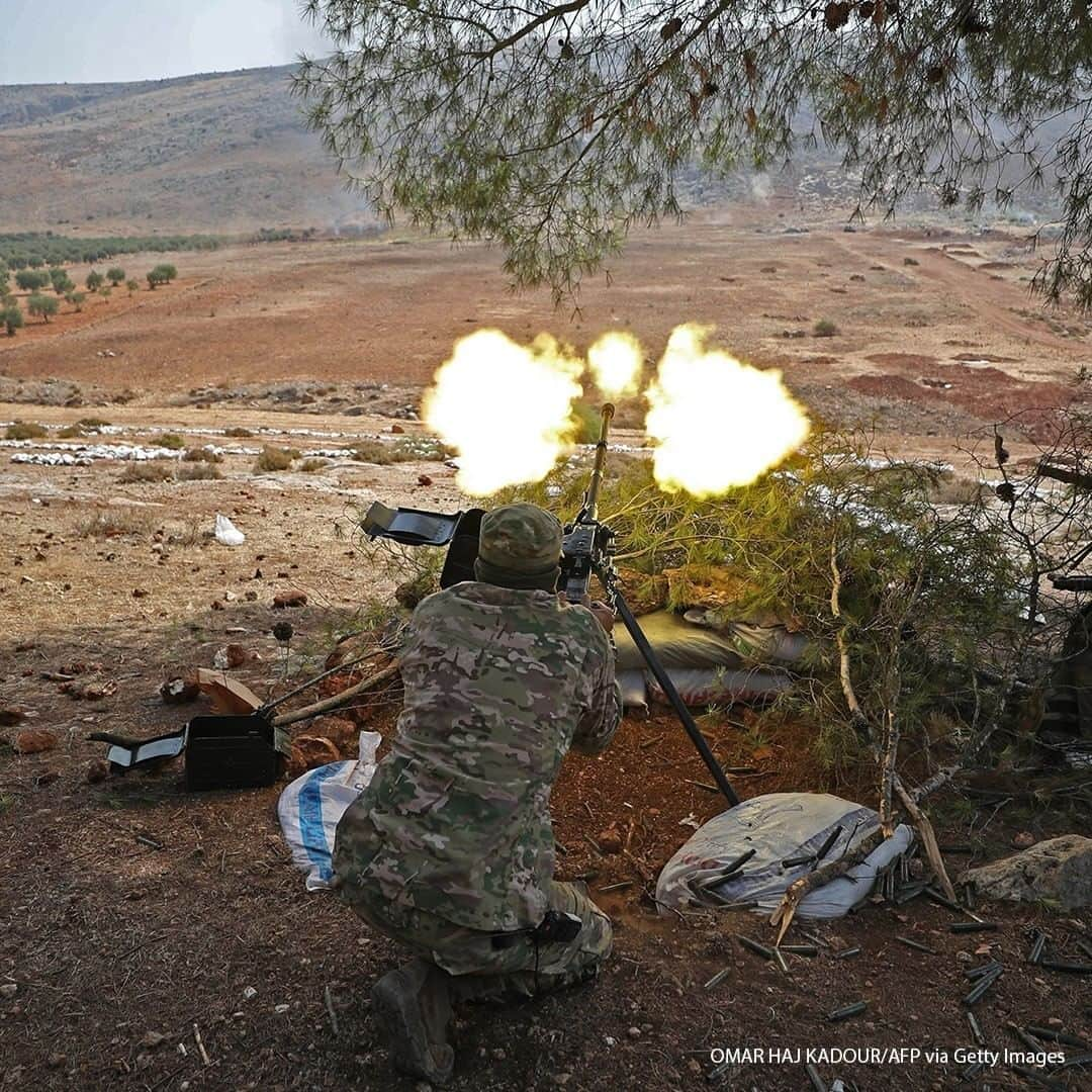 ABC Newsさんのインスタグラム写真 - (ABC NewsInstagram)「A fighter from the Turkish-backed National Front for Liberation shows his skills during a graduation ceremony in the Syrian town of al-Ghazawiya, in the rebel-held northern countryside of Aleppo province. #syria #guns #conflict」7月29日 18時00分 - abcnews