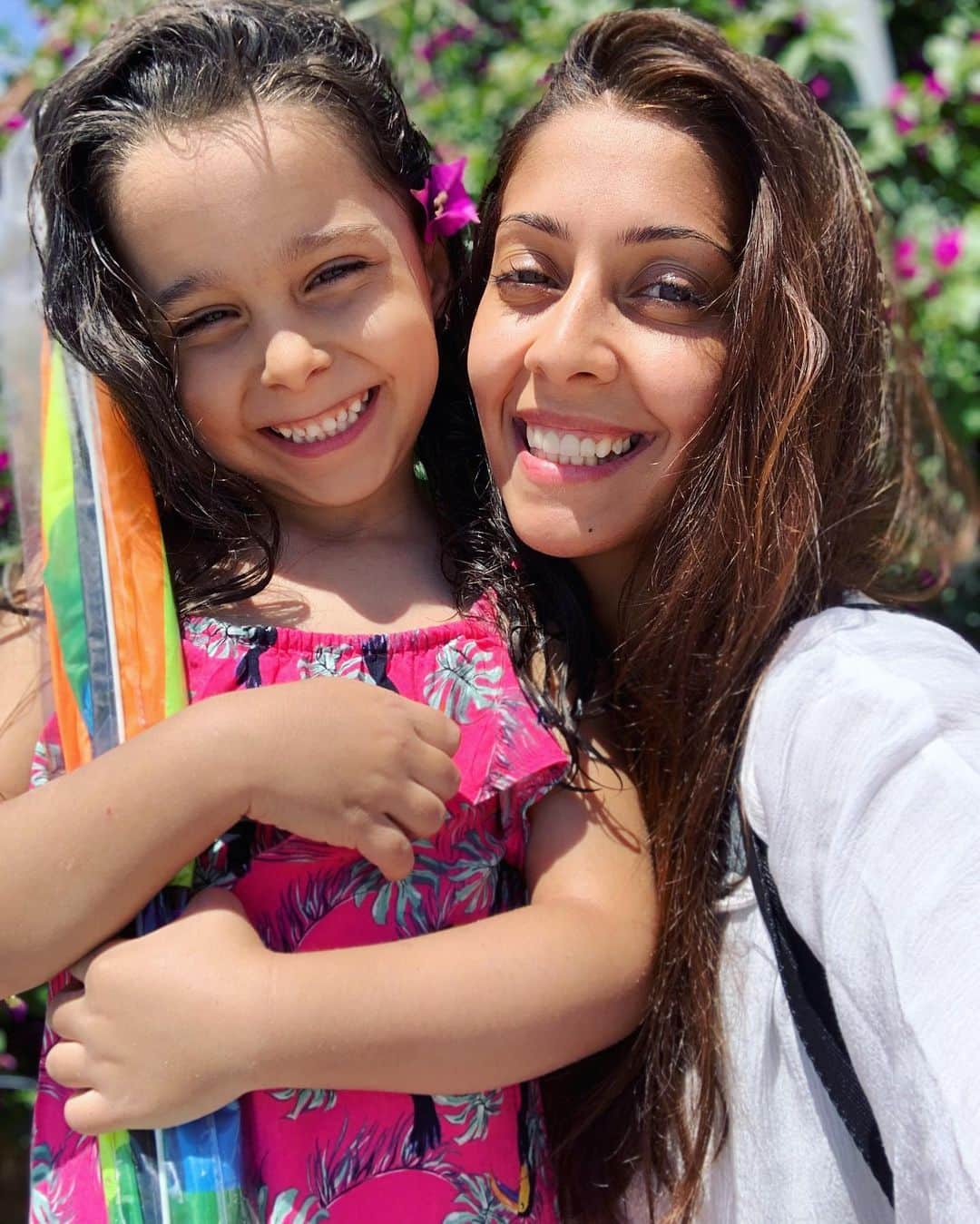 ISTRATE Roxanaのインスタグラム：「5 años ya!!! Feliz cumpleaños, hermanita guapa!! Contigo volví a vivir mi infancia, y de manera mucho más divertida. La mulți mulți mulți ani, Alexandra!!💕」