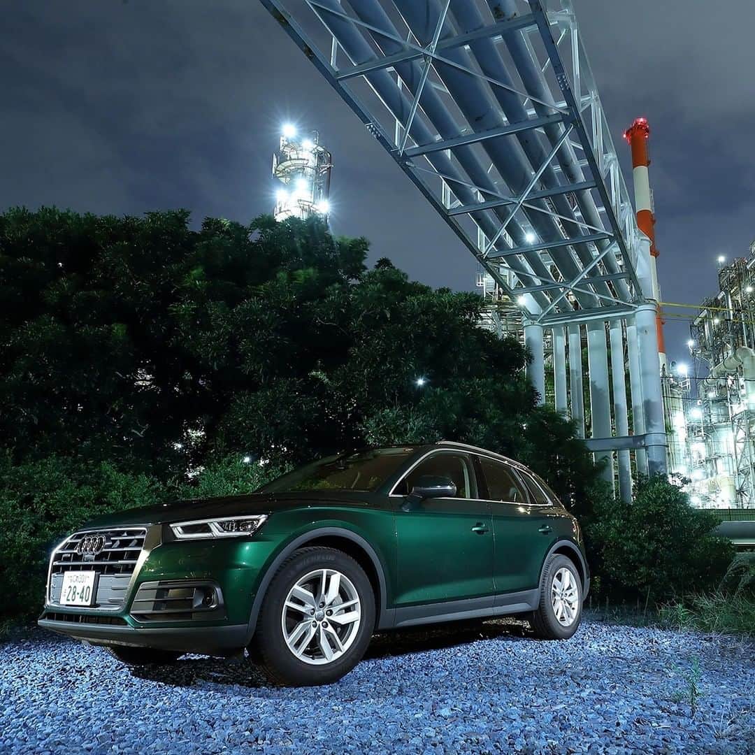 Audi Japan Sales / アウディジャパン販売さんのインスタグラム写真 - (Audi Japan Sales / アウディジャパン販売Instagram)「幻想的な光に包まれる⼯場夜景の聖地。 #AudiQ5 から見る世界を、#AJS で体験してみて。  現在 #AJS では、ご自宅から気軽にご利用いただけるビデオ通話サービスによるご商談で10万円のオプションサポートをもれなく差し上げる「Audi Video Call Campaign」を7/31(金)まで実施中です。 @audi.japan.sales  #Audi #Q5 #myaudi #audistyle #car #アウディ #夜景 #夜空 #ドライブ #車 #愛車 #外車 #ドイツ車 #車好き #車好きな人と繋がりたい #アウディ女子 #車好き男子」7月29日 18時02分 - audi.japan.sales