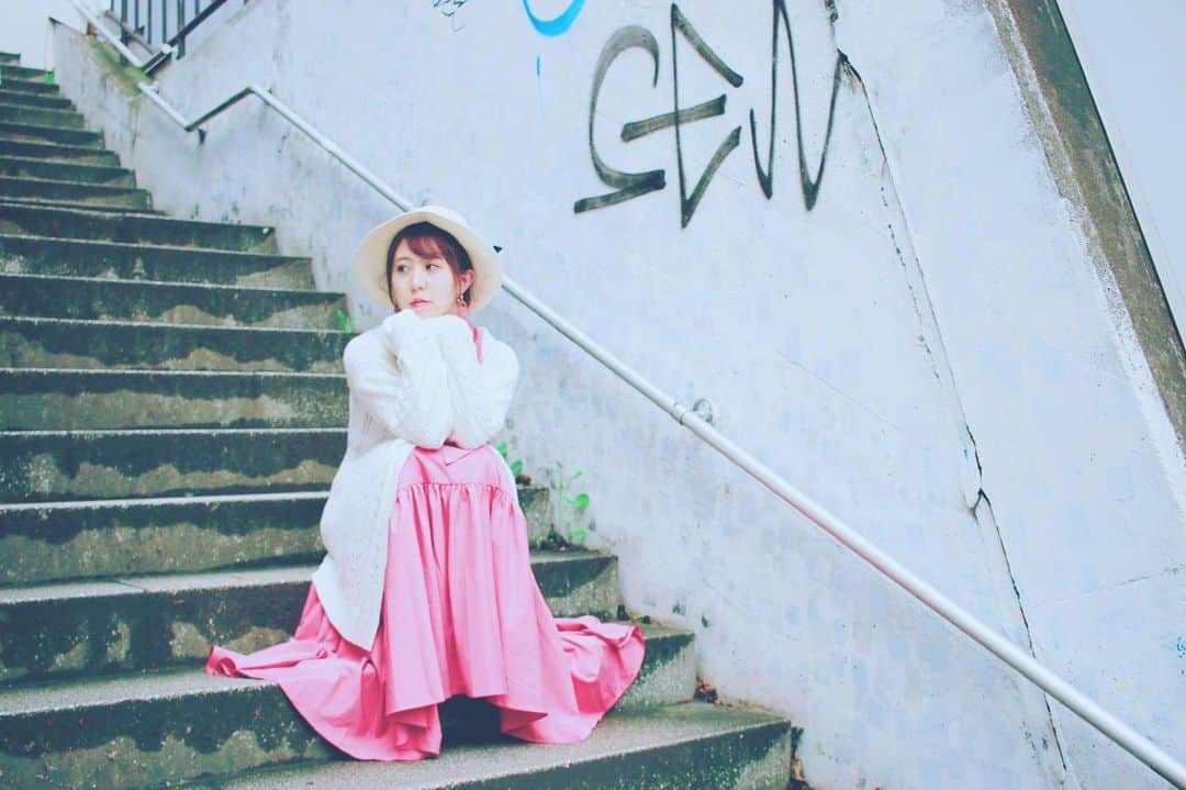 井上麗夢のインスタグラム：「🌻﻿ ﻿ おひさしぶりです！﻿ れむは元気です！﻿ ﻿ オンライン演劇がひとつ終わりましたが﻿ まだまだれむのやってることはたくさん！﻿ はやくお知らせしたいけど、まっててね﻿ ﻿ #ポートレート﻿ #被写体﻿ #井上麗夢」