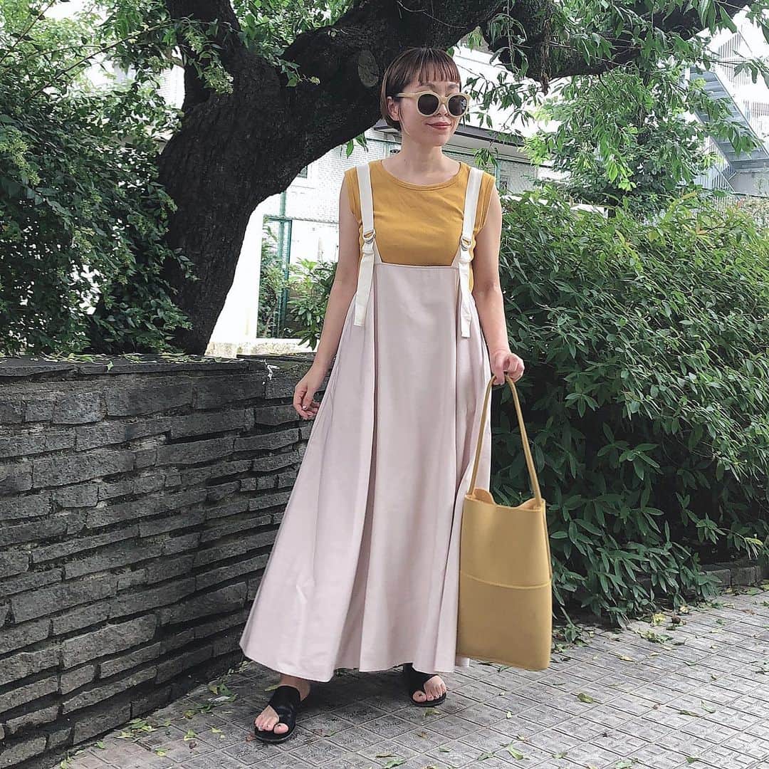 のインスタグラム：「． ． ★ 「AmazonFashion」 ★． ． ．  前後2WAYで着られる#ワンピ　は、  #Amazon の  #amazonfashion で見つけたよ‼︎  @amazonfashionjp   ． #journalstandardrelume の @js_relume  ． ✔︎ レーヨンナイロンAラインワンピース ． なんと半額でゲット‼︎． ． しかも季節関係なく1年中着れるワンピなので 購入してよかった🥰． ． 154センチの身長でこの丈感ですが 長さ調整できるのもありがたい❤️ 透け感も全くないので安心して着れるワンピ✨． ストーリーにもリンク貼っとくね😉． ． ． 他にも イエナやエディフィス、ジャーナルスタンダード をはじめ ベイクルーズの人気ブランドが アマゾンで最大70%OFFの サマーセールも開催中だよ！． ． チェックして見てね❤️． ． ．  #ファッション#コーデ#Fashion #code#コーディネート #ベイクルーズ#codenate  #PR #amazonfashionjp #ワンピース #ワンピースコーデ  #ワンピース好きと繋がりたい  #ワンピース好きな人と繋がりたい  #ワンピース好き #ワンピース👗  #ワンピース大好き #カジュアル #カジュアルコーデ #大人コーデ  #大人カジュアル #カジュアル女子  #ジャーナルスタンダード  #Amazonで発見」