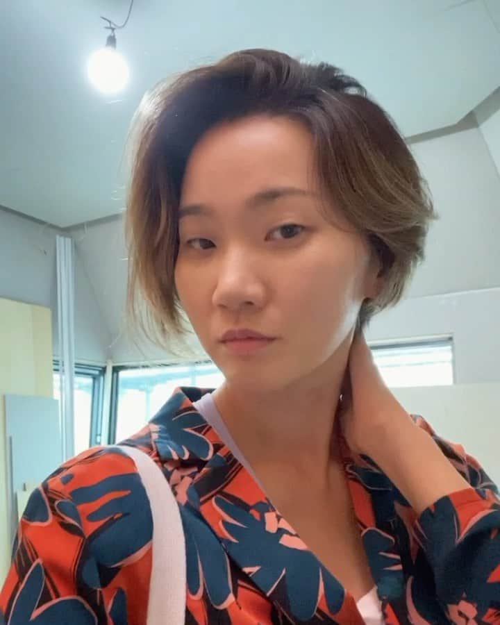 チャン・ユンジュのインスタグラム：「새로운 헤어 컷으로. 💇🏽‍♀️🧡 #hellostranger」