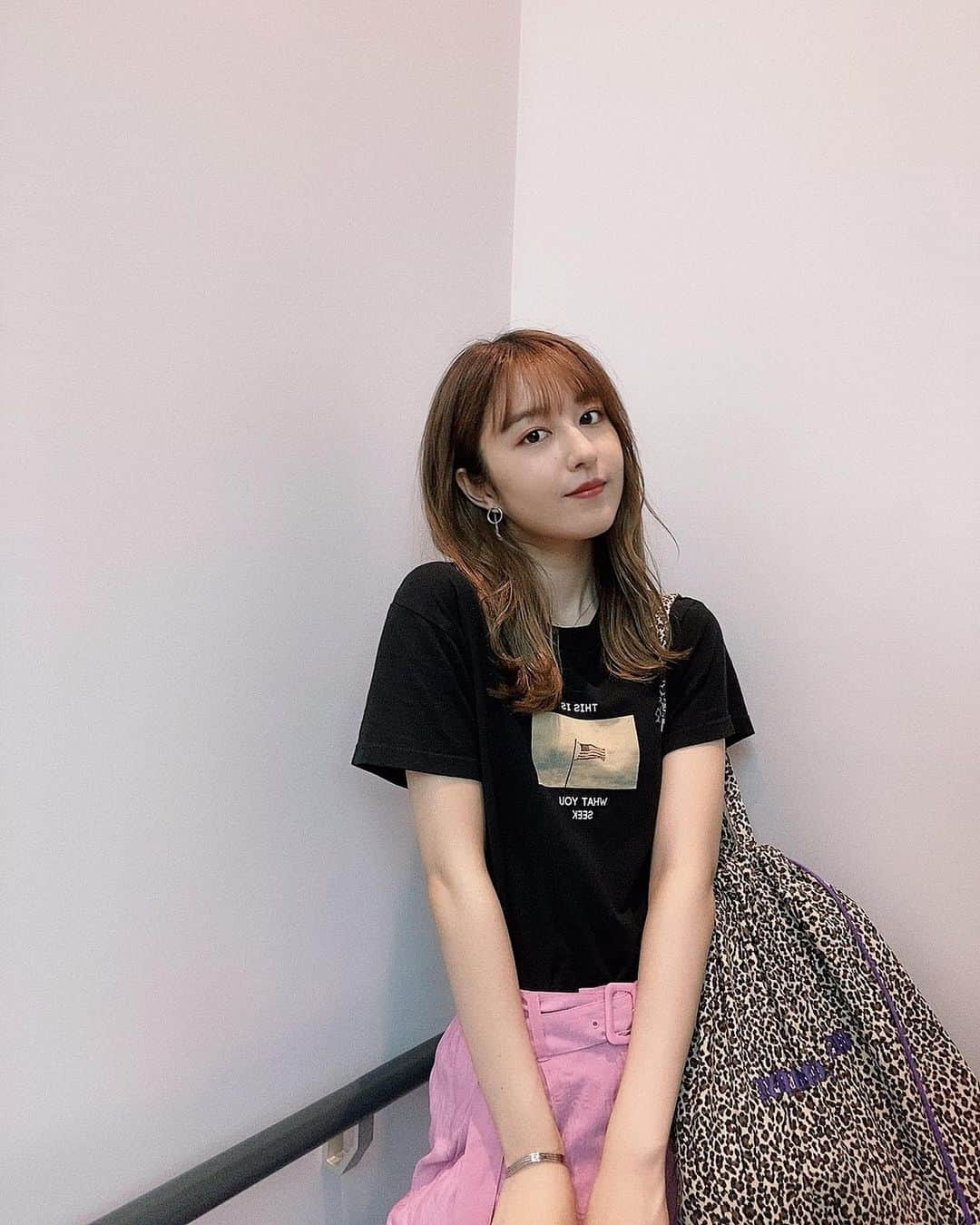 市野莉子さんのインスタグラム写真 - (市野莉子Instagram)「今日の服🐆💓 - tops @azulbymoussy_official pants @jouetie_official bag @jouetie_official - お買い物した物入れれるように 大きめのバッグを最近は持ち歩いとるよ〜。 19時にYouTube更新します🎞 是非みてねっ！ - #りかりこ#双子 #りかりこーで#ファッション #コーデ#コーディネート #今日のコーデ#jouetie#カラーパンツ #ootd#followme#me#today」7月29日 18時25分 - riko_ichino