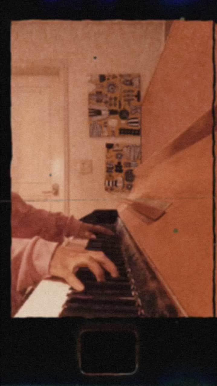 Yup’inのインスタグラム：「. リクエストにお応えして、今夜は少し懐かしい曲を🎹🌙」