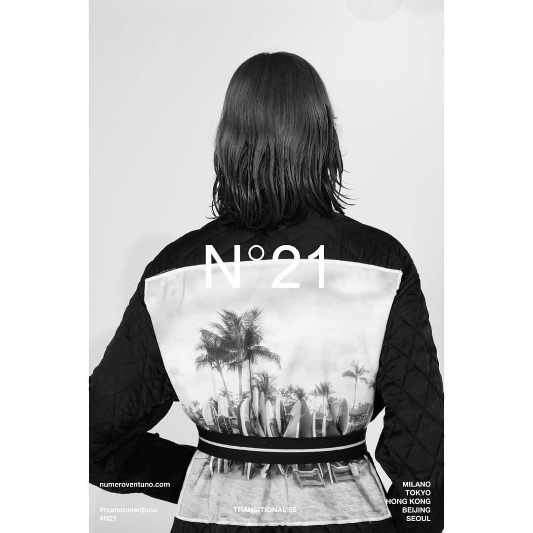 ヌメロ ヴェントゥーノさんのインスタグラム写真 - (ヌメロ ヴェントゥーノInstagram)「N21 Surfing. In store. NOW. #N21 #numeroventuno #alessandrodellacqua #N21Transitional05 #N21Surfing」7月29日 18時47分 - numeroventuno