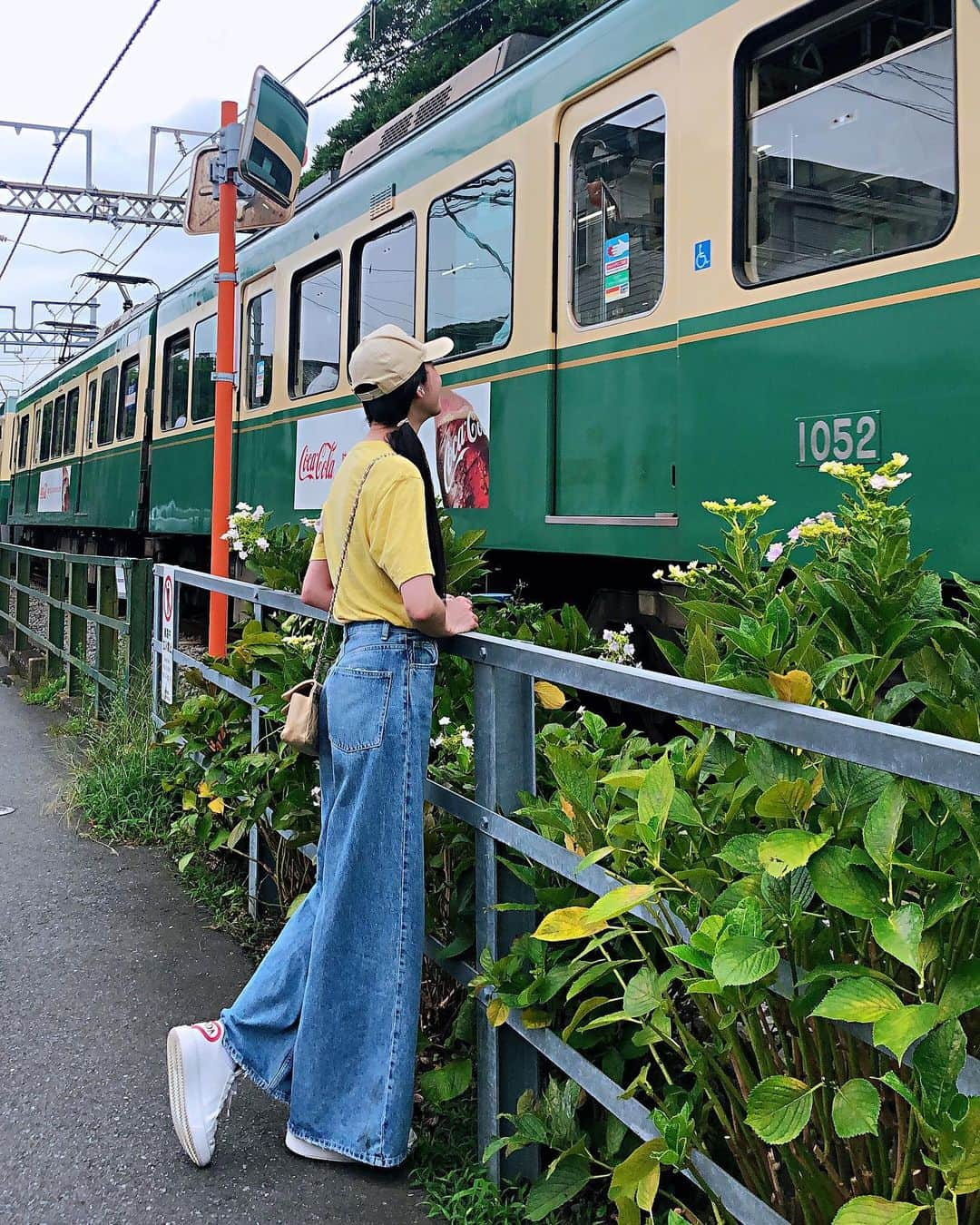 Yun（ゆん）さんのインスタグラム写真 - (Yun（ゆん）Instagram)「今を歩く私と#未来 を歩く彼女🚃 #江ノ電 が可愛すぎて江ノ島から藤沢まで歩いてみた🤗電車を追いかけてみたり、知らぬ川沿いを歩いてみたり、道に迷って遠回りしたり…w梅雨でも出かけると雨降らずな毎日、感謝#感謝 🥰#旅 #記録 📸 ・ #travel #model #大人女子 #美容 #美肌  #beauty #笑顔 #friend #love #電車 #可愛い #thanks #感謝 #親子 #散歩 #カジュアル #デート #晴 #ウォーキング #instagood #instalike #instalove #instafashion #instadaily」7月29日 18時57分 - yunyun_n218