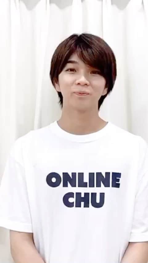 M!LKオフィシャルInstagramのインスタグラム：「M!LK ONLINE CHU!? SUMMER-Around The World-まで、あと4日🌻 キーワード企画、本日の宣伝担当は塩﨑さんです🚤 毎日発表されるキーワードを集めて、ライブで実際に使われるオリジナルアイテムをゲットしよう😎 是非毎日チェックしてください✨ https://www.instagram.com/milk_official_2014/ #MILKONLINECHU夏」