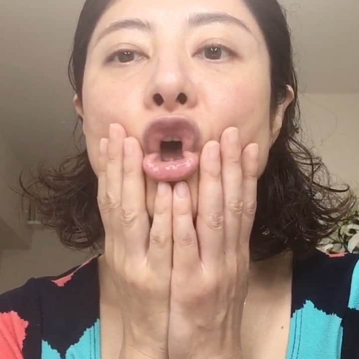 間々田佳子のインスタグラム：「今日は頭が冴えてる💕 新しいエクササイズが朝からいっぱい浮かびました💪😊😆🍀  #間々田佳子 #コアフェイストレーニング  今日は生徒さんたちから嬉しいメールが届き涙が出そうになりました❗️  ありがとう💕」