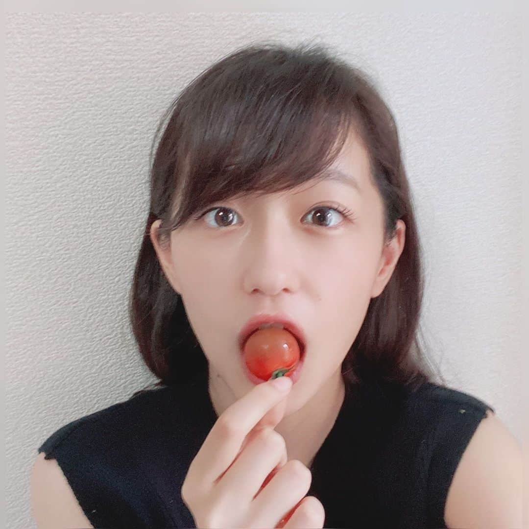 佐藤ちひろさんのインスタグラム写真 - (佐藤ちひろInstagram)「実家から夏野菜が届きました！ 早速食べちゃいました！ 美味しかったです🥰  アベプラ21時からです！見てくださいね🍅  #夏野菜　#野菜　#トマト　#ミニトマト　#キュウリ　#きゅうり　#畑　#はたけ」7月29日 19時09分 - chihiro.sato_ex