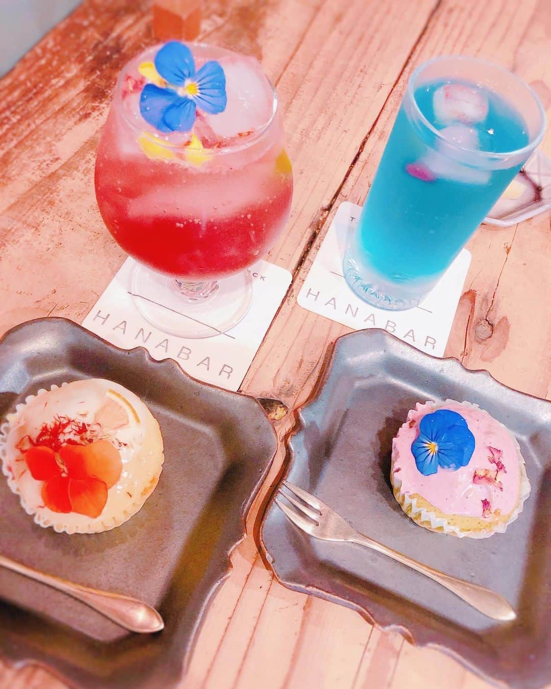 山村ゆりかさんのインスタグラム写真 - (山村ゆりかInstagram)「まいりとかわいいお店に行ってきたよ🍴💓 最後の写真なんかシュールw これもコロナの思い出🤗 . . . #カフェ #cafe #café #かわいい #kawaii #japan #japanese #ikebukuro #faceshield」7月29日 19時19分 - rika_m_1221