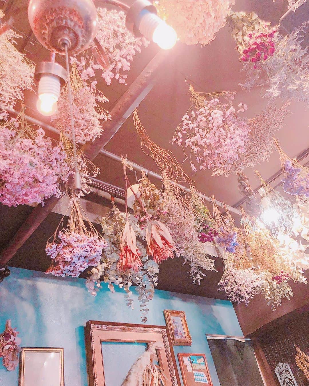 山村ゆりかさんのインスタグラム写真 - (山村ゆりかInstagram)「まいりとかわいいお店に行ってきたよ🍴💓 最後の写真なんかシュールw これもコロナの思い出🤗 . . . #カフェ #cafe #café #かわいい #kawaii #japan #japanese #ikebukuro #faceshield」7月29日 19時19分 - rika_m_1221
