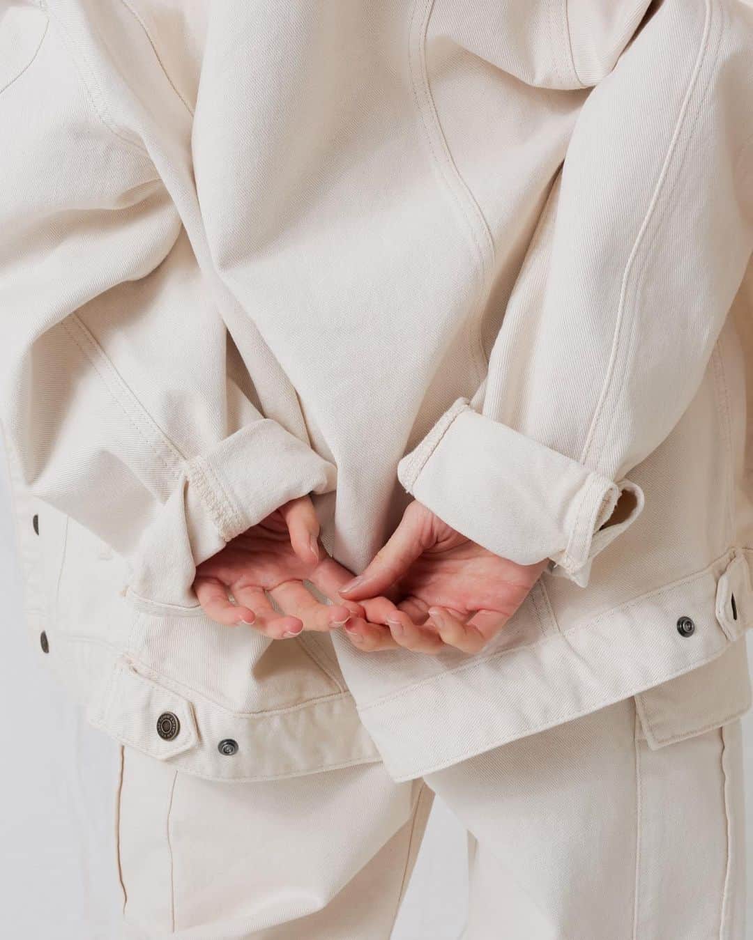 アメリカンビンテージのインスタグラム：「Zoom on our our 100% cotton denim with a natural and authentic effect. 💫 #americanvintage #SS20 #womenswear」