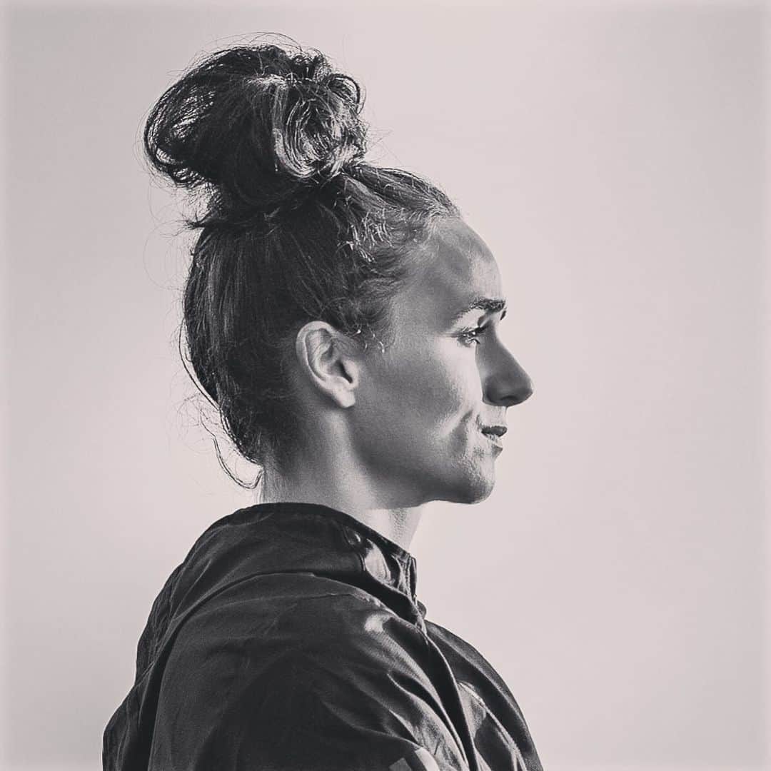 Lina Magullのインスタグラム：「#challengeaccepted #womensupportingwomen big hug to my powerful  and impressive friend @_.nadinekessler._ 😘」