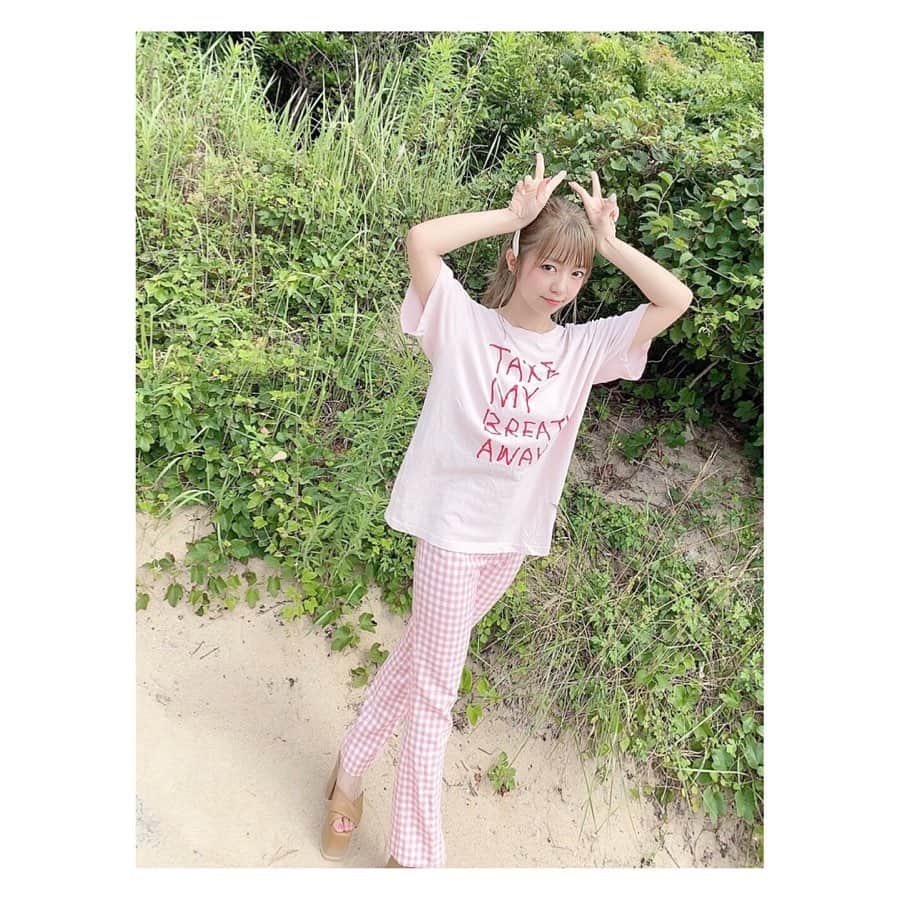 のインスタグラム：「#ワントーンコーデ ・ pink×pink💕 ・ ワントーンコーデ好き🍒 オール白も好き♡♡ ・ 前は同じ色合わせとか 考えられんやったよね！ 流行りっておもしろいなぁ😋 #zara #juetie #emoda」
