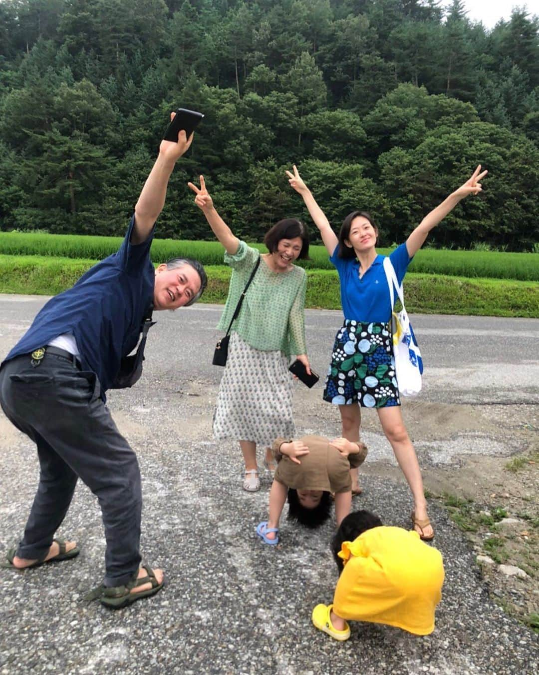 パク・ウォンジさんのインスタグラム写真 - (パク・ウォンジInstagram)「A summer👨🏻‍🦳👵🏻👩🏻👩🏻‍🦰👦🏻🧒🏻 vacation」7月29日 19時41分 - sisi_wonji