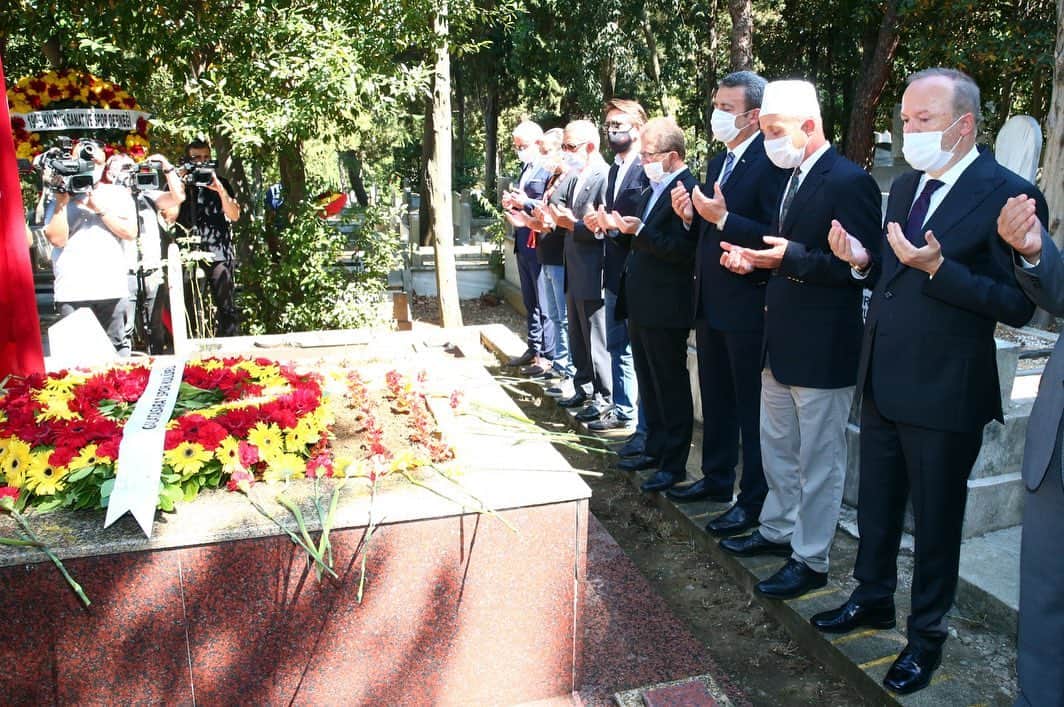 ガラタサライSKさんのインスタグラム写真 - (ガラタサライSKInstagram)「Kulübümüzün kurucusu ve 1 numaralı üyesi Ali Sami Yen, vefatının 69. yıl dönümünde Feriköy’deki mezarı başında düzenlenen törenle anıldı.」7月29日 19時42分 - galatasaray