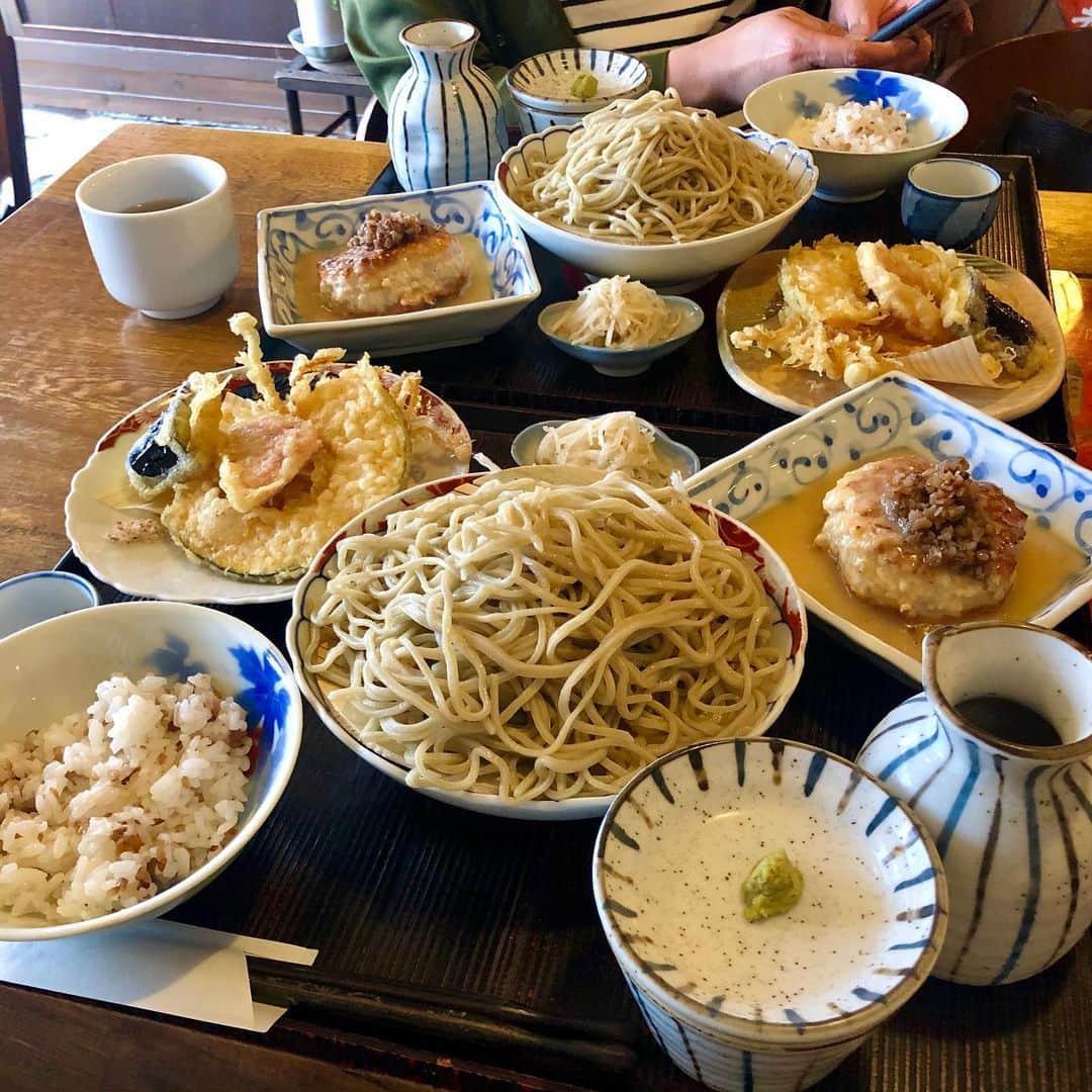 太田江莉奈さんのインスタグラム写真 - (太田江莉奈Instagram)「.  📍八女市『そば季里 史蔵』  .  ボリューム たっぷりすぎる 蕎麦の御膳🥢 優し〜いお味で女性でもぺろっと行けちゃいます♩ 店内は古民家を改装した素敵な雰囲気で、歴史の教科書に載ってるようなアンティークな家具や農具や雑貨が飾ってあって夢のような空間でした🙏♡  .  .  #八女市 #八女市ランチ  #蕎麦#蕎麦ランチ #えりなの八女旅日記   ※時差投稿」7月29日 19時49分 - erina_o_