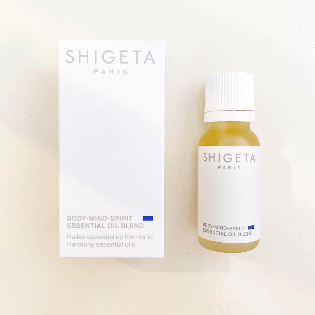 Sachiのインスタグラム：「お客様&友人にオススメされたoil。 . Bodyとmindとspiritを調和する感じ🤝 好きな単語が3つも揃ったoil😗🌍 . 深呼吸Time、安らぐTime、自分Time、 そのお供に。良きです。 . . Beautyに繋がる時間のお供達。 素敵なitemだと感じたものをUPしていきます。 #sachiのbeautytime  #sachiのflowermarket  .  #Happy #美は一日にしてならず #shigeta#innerbeauty#innercare #oil#beauty#body#goodtime #sachiのbeautytime」