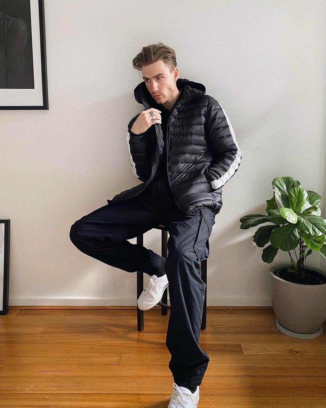 THOMAS DAVENPORTのインスタグラム：「Stay home and stay warm ♥️ // @hm_man #hmaustralia #spon」