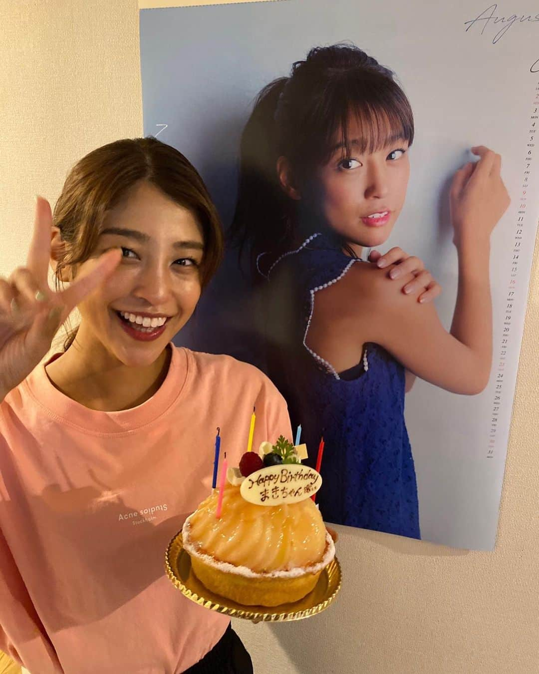 セントフォースさんのインスタグラム写真 - (セントフォースInstagram)「. 今日は岡副さんの誕生日🎉🎂 先日ちょうど事務所に来る用事があったので、お祝いしました😊  素敵な28歳になってください✨  byマネージャー  #岡副麻希 (@maki_okazoe_official ) #birthday #happybirthday  #centforce #誕生日 #ケーキ #桃のケーキ」7月29日 20時00分 - centforce.official