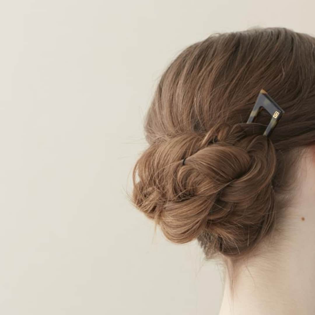 のインスタグラム：「Os pentinhos de Alexandre de Paris são perfeitos para o dia a dia. Selecionamos alguns para você ver as diferentes tonalidades. Arraste para o lado e confira⭐」