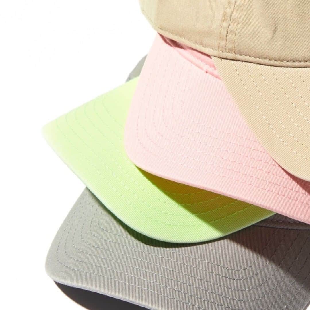 BORDERS at BALCONYのインスタグラム：「NEWS!!⁠ ⁠ BORDERS CAPに新色が仲間入り🧢⁠ BEIGE⁠ BABY PINK⁠ PALE GREEN⁠ GREY⁠ の４色。⁠ ⁠ 明日（30日）の12:00～　公式オンラインストアで販売開始いたします！！⁠ 明るくやわらかいカラーがスタイリングになじむのに、アクセントになってくれる優秀カラーが揃いました。⁠ ⁠ そして！⁠ 一般発売後、すぐに完売となってしまったカラーについても、わずかですが再販売をいたしますので、⁠ 皆様お見逃しなく👀✨✨⁠ ⁠ ⁠ ⁠ #bordersatbalcony #ボーダーズアットバルコニー #ボーダーズ #BORDERS #柴田陽子 #yokoshibata⁠ #BORDERSCAP #cap #newcolor #新色」