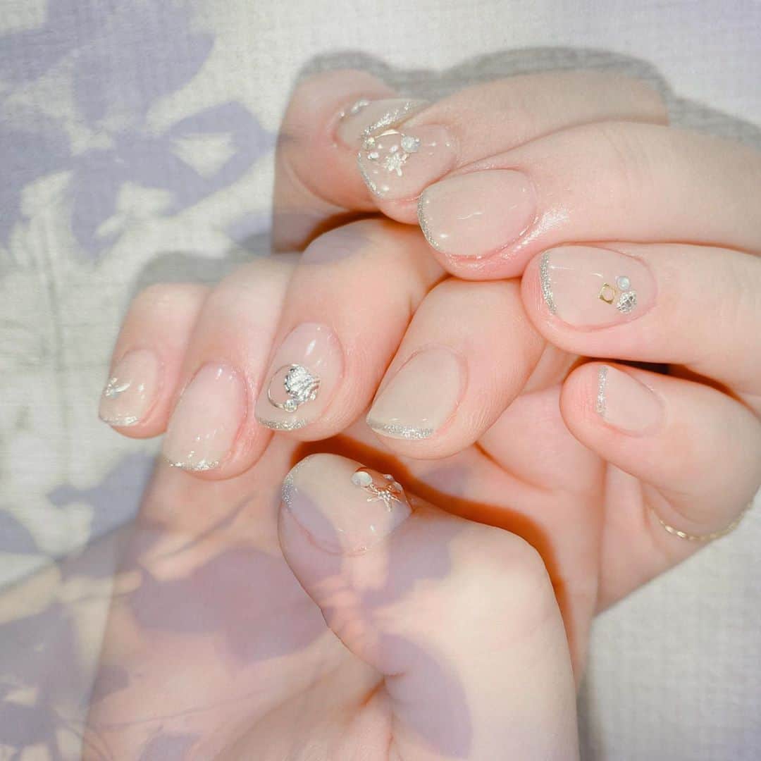 なかやまちえこさんのインスタグラム写真 - (なかやまちえこInstagram)「大人シンプルなサマーネイル🏝⠀ PREGEL MUSE レディクールベージュ、プラチナシャンパン⠀ #nail #nails #nailart #ネイル #美甲 #ネイルアート  #japanesenailart #manucure #japanesenails #manicurist #gelnails #أظافر #네일아트 #미용 #vẽmóng #ngườiđẹp  #เพ้นท์เล็บ #искусствоногтя #artedeuñas #เพ้นท์เล็บเจล #ジェルネイルデザイン #ネイルデザイン #senikuku #nagelkunst #サマーネイル #summernails #夏ネイル #シンプルネイル #simplenails #ベージュネイル⠀ 施術は @aby_sharenail にて。」7月29日 20時12分 - chiekonakayama