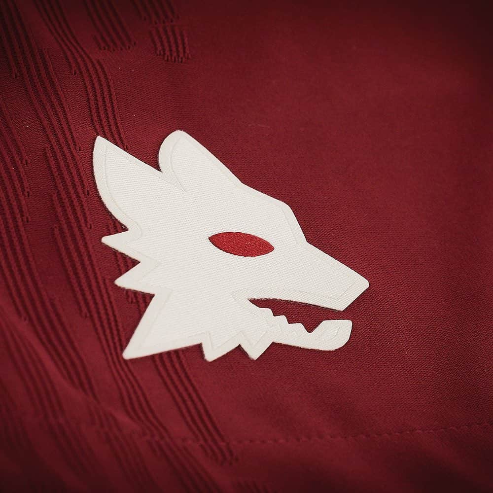 ASローマさんのインスタグラム写真 - (ASローマInstagram)「DETAILS 🔍 We will be wearing the 🆕 away kit tonight against Torino! 🐺 #ASRoma」7月29日 20時06分 - officialasroma