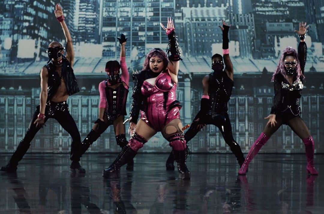 のインスタグラム：「#渡辺直美 と #ゆりやんレトリィバァ の「#RainOnMe」公式パロディMVが公開中🍡☔️💕🦋」