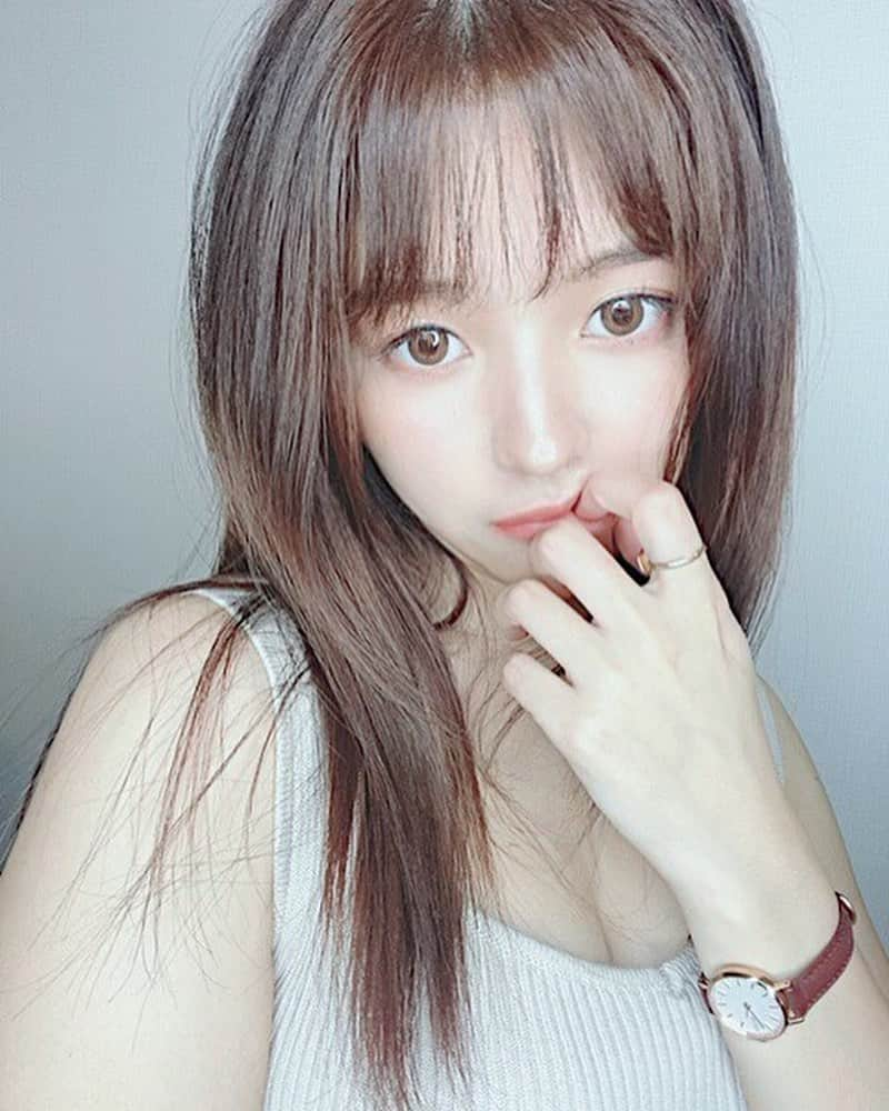 徳本夏恵（なちょす）さんのインスタグラム写真 - (徳本夏恵（なちょす）Instagram)「﻿ 茶髪になりました。💇‍♀️✨✨﻿ ﻿ ﻿ ﻿  ﻿ ﻿ ﻿ #久しぶりにイメチェン﻿ #hair#haircolor#おとなちょす @logshibuya2   @yuya_h3」7月29日 20時14分 - nachos_kimono