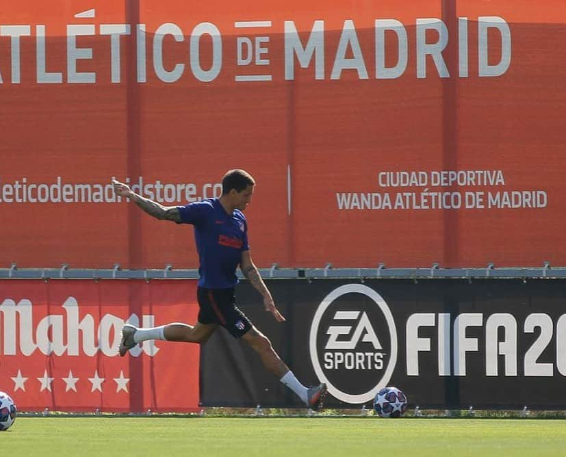 ホセ・マリア・ヒメネスさんのインスタグラム写真 - (ホセ・マリア・ヒメネスInstagram)「Trabajando con la mente puesta en la @championsleague 🔴⚪ #AúpaAtleti」7月29日 20時22分 - josemariagimenez