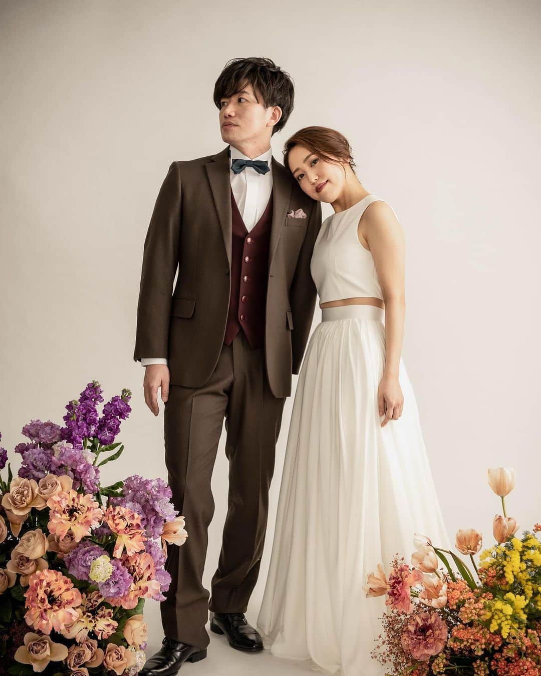 SWITCH SHOOTING PHOTO MAISONのインスタグラム：「💐FLOWERS💐 . .  . . 表参道 @switch.omotesando﻿ 大阪 @switch.umeda ﻿ 横浜 @switch.yokohama﻿ 札幌 @switch.sapporo﻿ 鹿児島 @switch.kagoshima﻿ 品川 @switch.shinagawa﻿ . #switch表参道#switchomotesando #前撮り#後撮り#ウェディングフォト#フォトウェディング#フォトスタジオ #ブライダルフォト#結婚写真#結婚式前撮り#プレ花嫁﻿#花嫁準備﻿#ブライダルヘア#ウェディングヘア#おしゃれ花嫁#ドレス試着#結婚式#日本中のプレ花嫁さんと繋がりたい#ウェディングドレス#カラードレス#タキシード#和装前撮り#色打掛#白無垢#韓国フォトウェディング#関東花嫁﻿#東京花嫁」