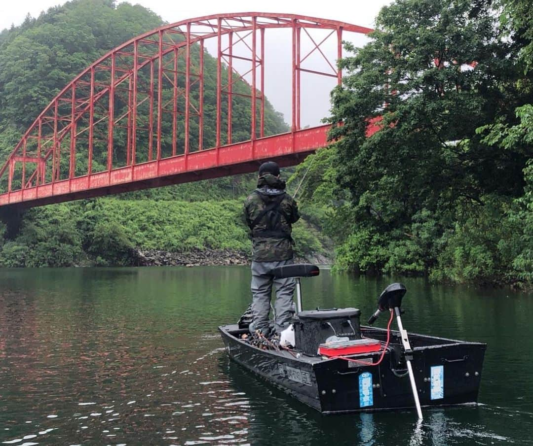 清水盛三さんのインスタグラム写真 - (清水盛三Instagram)「本日7/29の22:00から釣りビジョン・バーニング帝国の初回オンエアがあります‼️ 周りのスタッフに惑わされ無いように楽しく真剣にデカいバスを狙ってるので是非観てくださいね📺 ・ ・ ・ #釣りビジョン #fishingvision  #バーニング帝国 #burningempires  #エバーグリーン #evergreen  #ベイトブレス #baitbreath  #初めて本気で使ったリグ #サポート隊一号」7月29日 20時24分 - morizo_shimizu