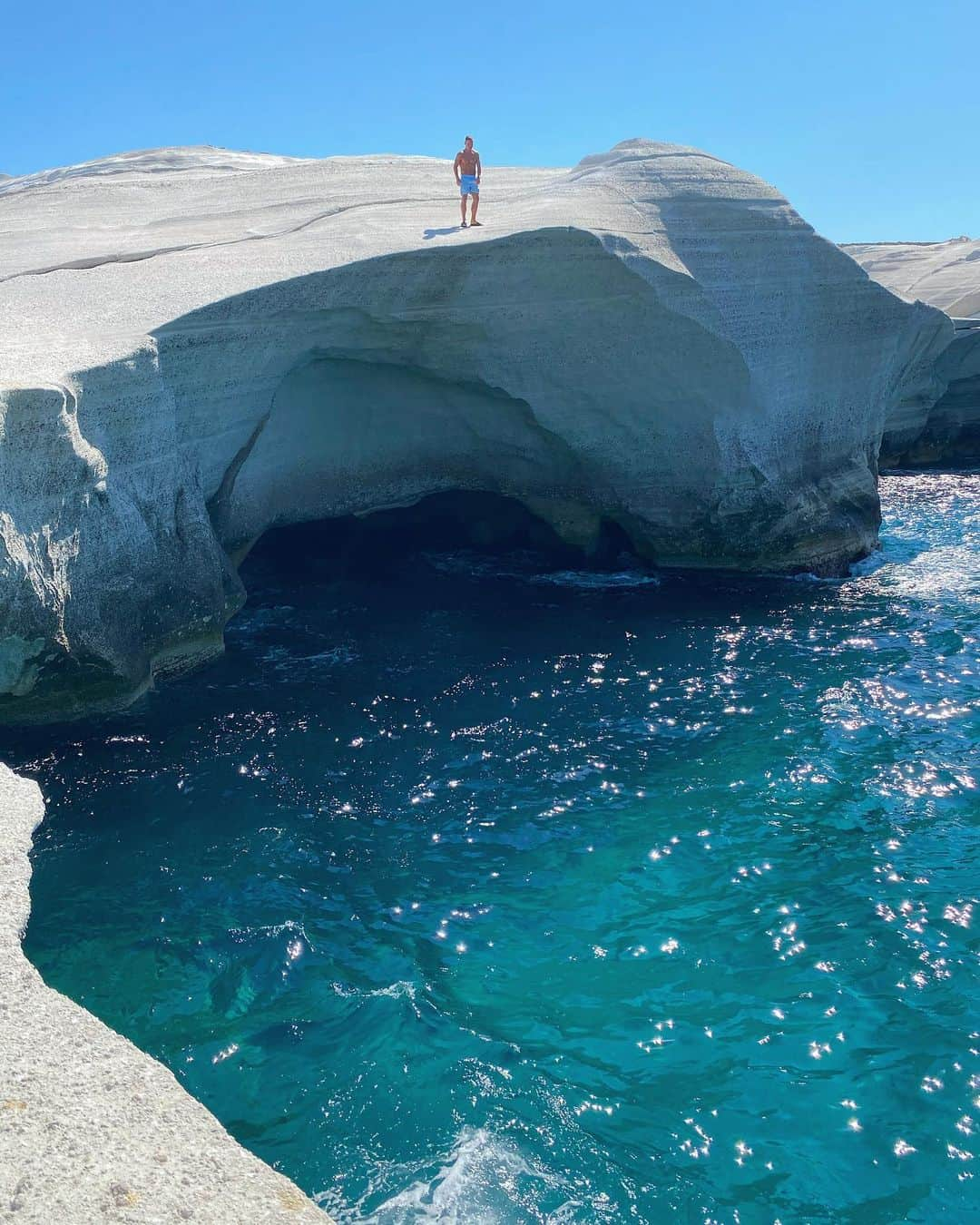 ウッフェ・ベックのインスタグラム：「🌊⚪️🔵🇬🇷」