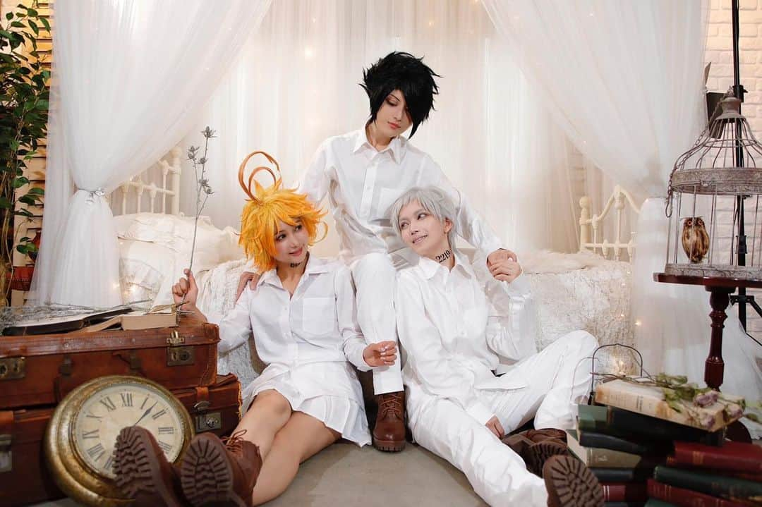 チアコマさんのインスタグラム写真 - (チアコマInstagram)「. . #thepromisedneverland  . . 今年もユリパ やっちゃいますか？♡ いや、ってかユリパ もええけどまたffxしたいな、、、 まぁ3人ならユリパ か！ 独り言のインスタグラムwww . . #cosplay #コスプレ #レイヤーさんと繋がりたい #約束のネバーランド #約束のネバーランド好きと繋がりたい #promisedneverland #ギャラクシー #造形ウィッグ #wigmake #wigmaker #ウィッグ #ハロウィン #geek #fageek」7月29日 20時27分 - chiakoma_cosplay