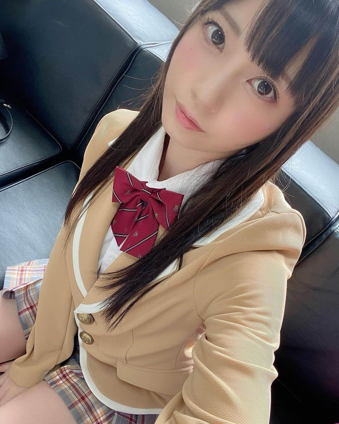 七沢みあさんのインスタグラム写真 - (七沢みあInstagram)「友達にまだ制服着てるの？って言われて恥ずかしかった。まだまだ着るよ🥺笑  #七沢みあ #七沢美亚 #カプセルエージェンシー #ムーディーズ」7月29日 20時41分 - mia.nanasawa