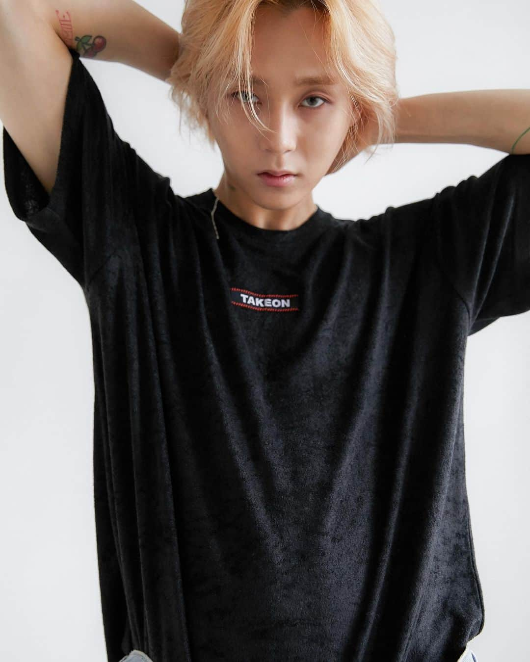 イドンさんのインスタグラム写真 - (イドンInstagram)「DAWN X #TAKEON  https://www.sixty-percent.com/collections/dawn-takeon」7月29日 20時43分 - hyojong_1994